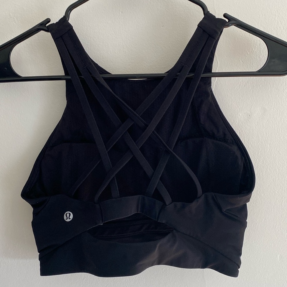 Free to be serene high neck, long line Lululemon. Size 6 black sports bra